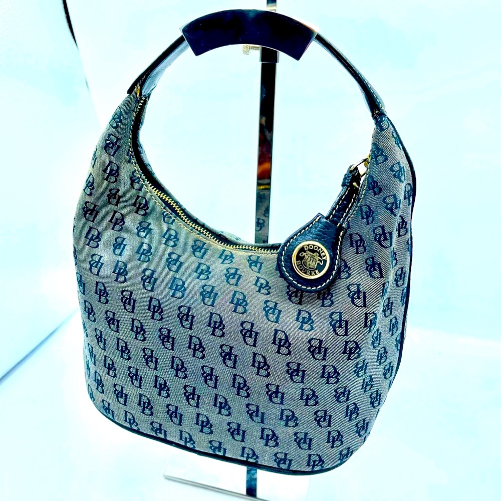 💥INNCREDIBLE DOONEY & BOURKE SIGNATURE HOBO PURSE GRAY CANVAS & A LEATHER STRAP
